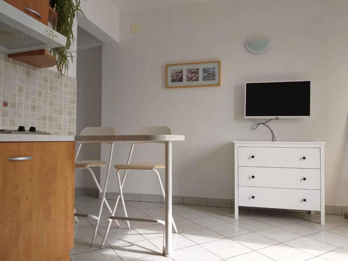 Apartments In Njivice/Insel Krk 34038 المظهر الخارجي الصورة