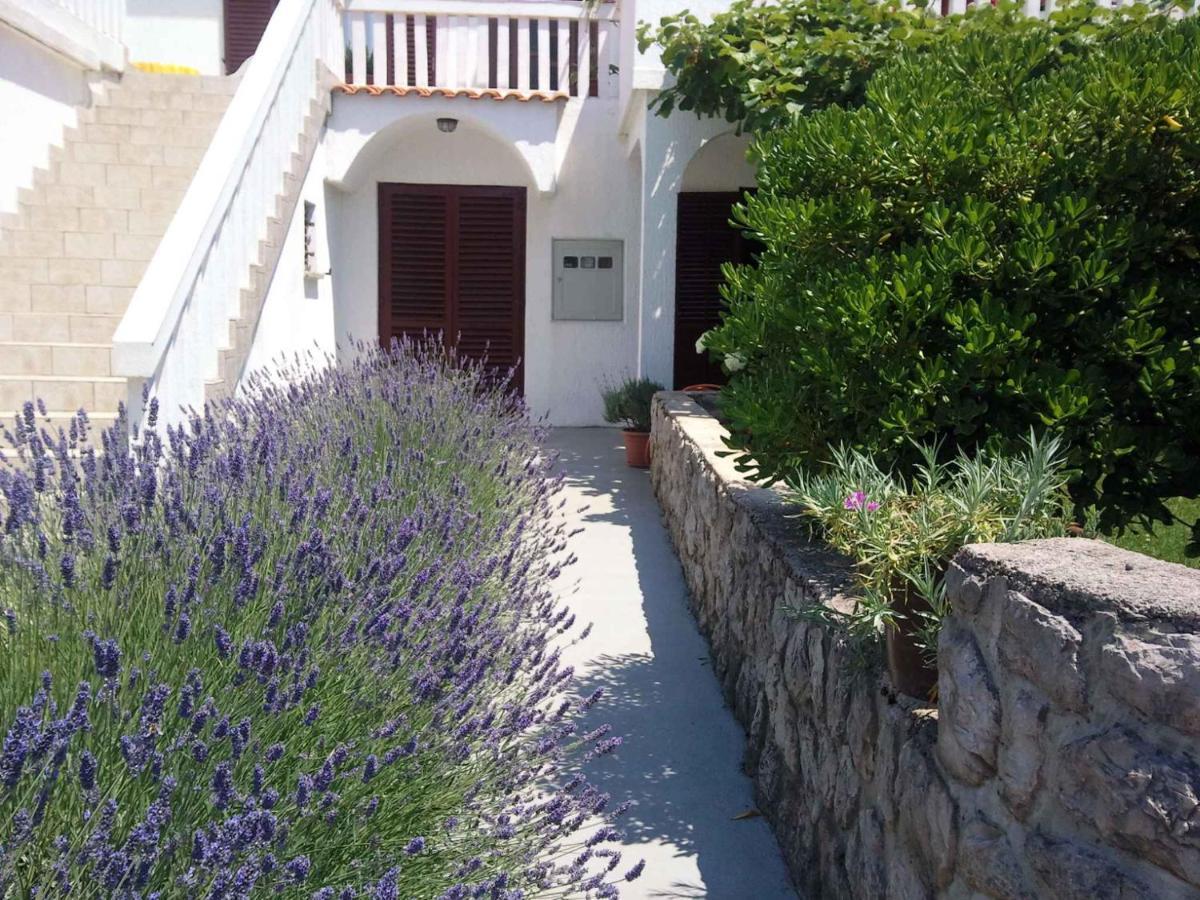 Apartments In Njivice/Insel Krk 34038 المظهر الخارجي الصورة