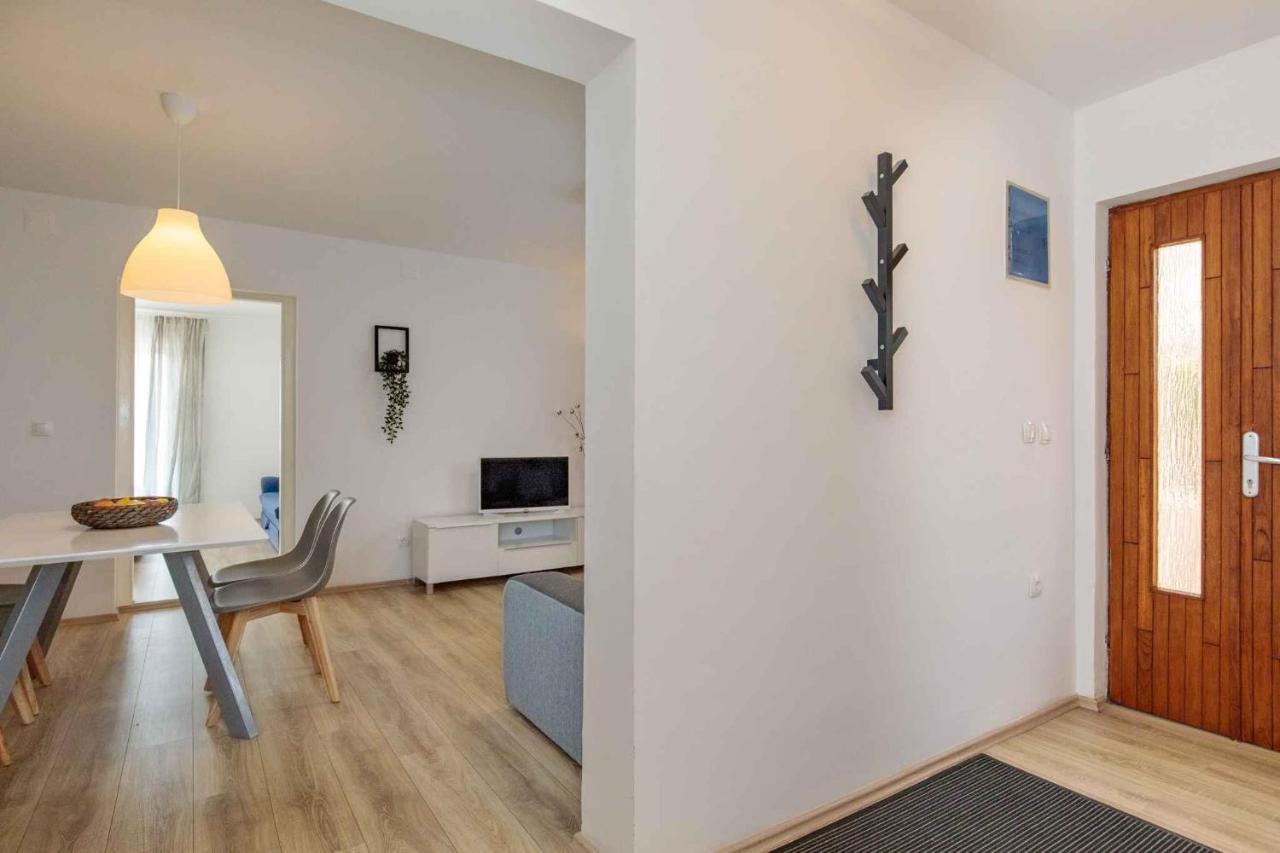 Apartments In Njivice/Insel Krk 34038 المظهر الخارجي الصورة